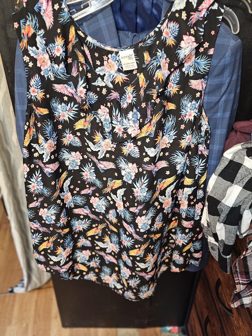 ❤️GUC Terra & Sky Black Floral Sleeveless Top